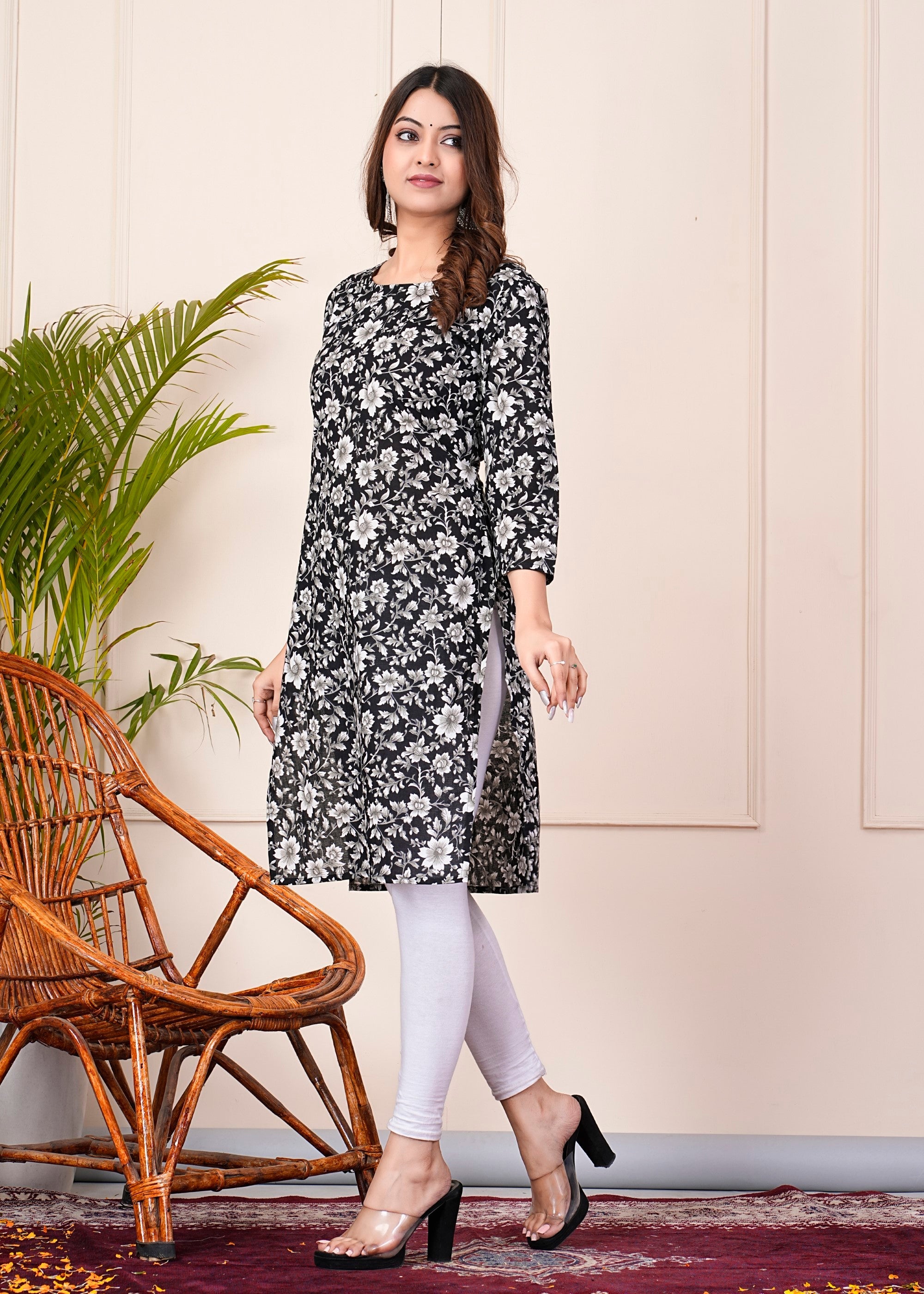 SUNEKH BEAUTIFUL DESIGN KURTI