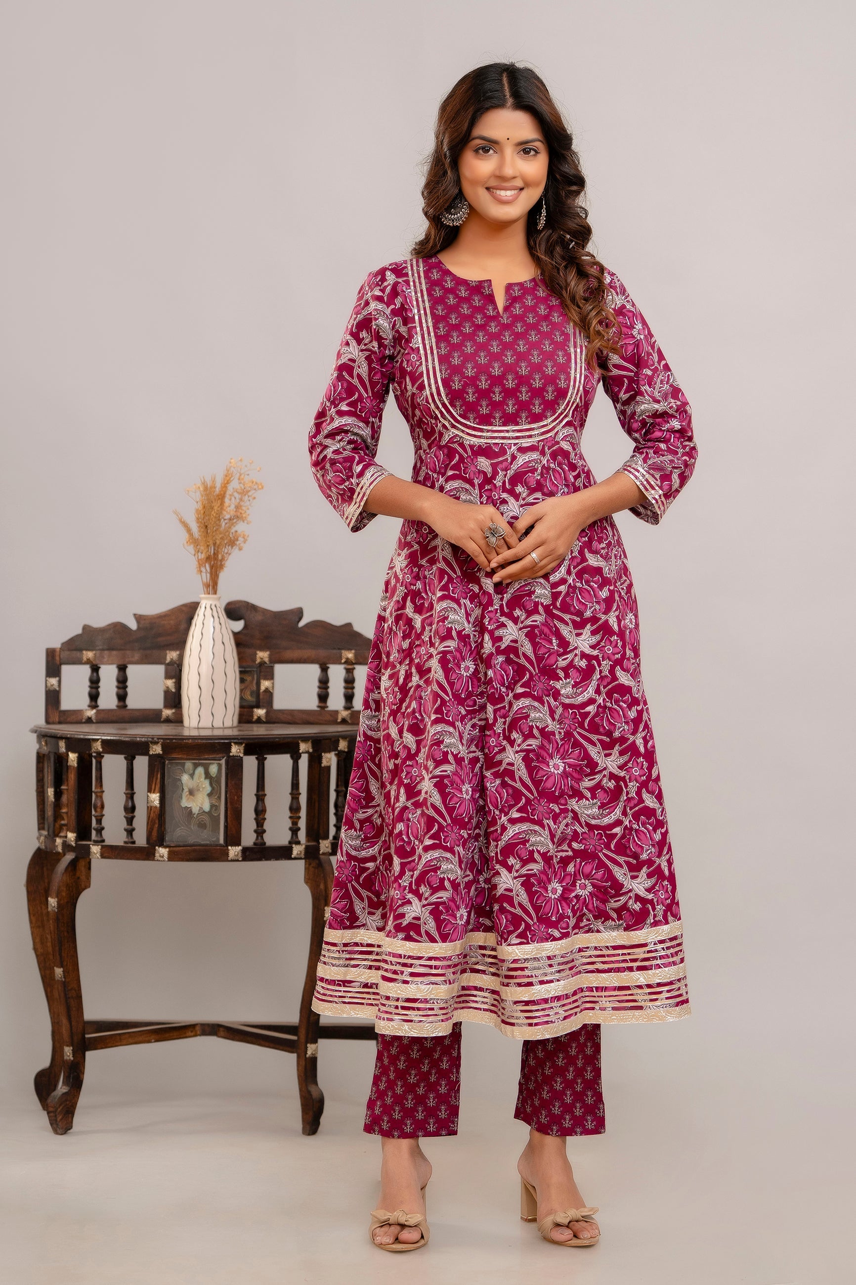 MAROON & GREY HIGH DEMAND KURTA SETS WITH HEAVY DESIGN PRINT