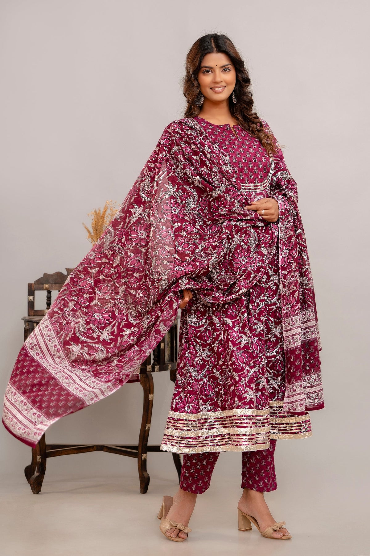 MAROON & GREY HIGH DEMAND KURTA SETS WITH HEAVY DESIGN PRINT