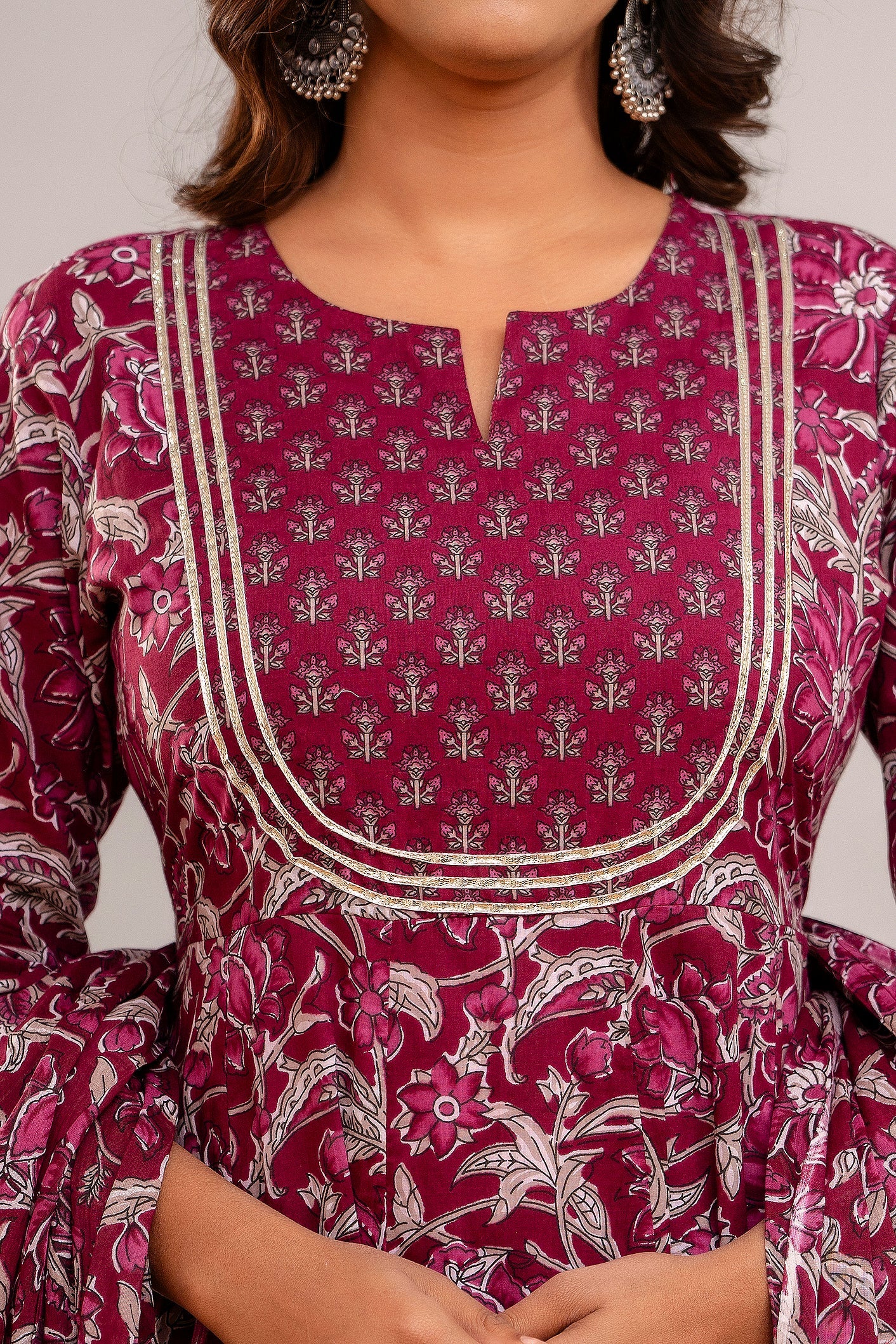 MAROON & GREY HIGH DEMAND KURTA SETS WITH HEAVY DESIGN PRINT