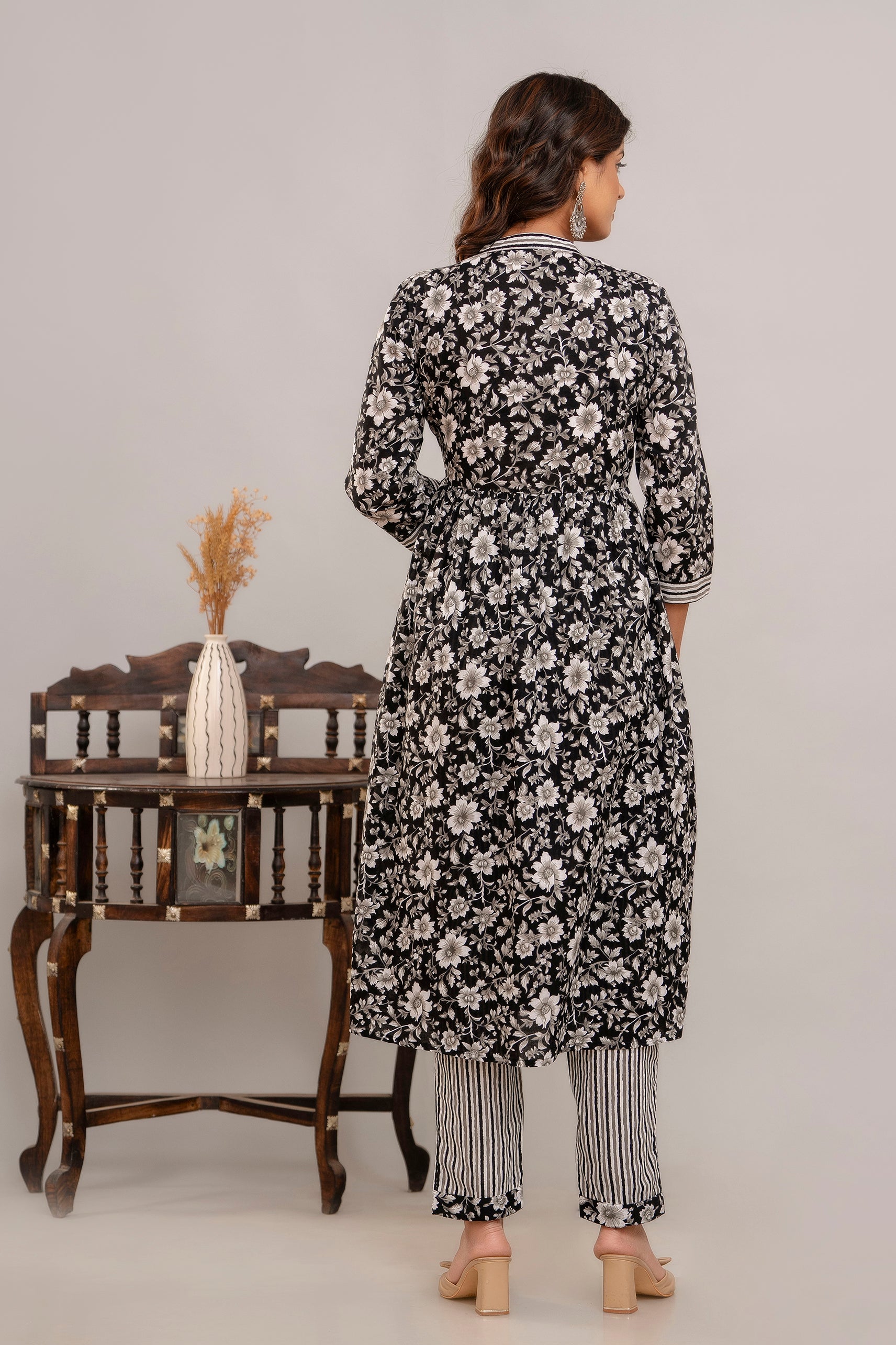 SUNEKH HIGH DEMAND KURTA SETS WITH HEAVY PRINT DESIGN