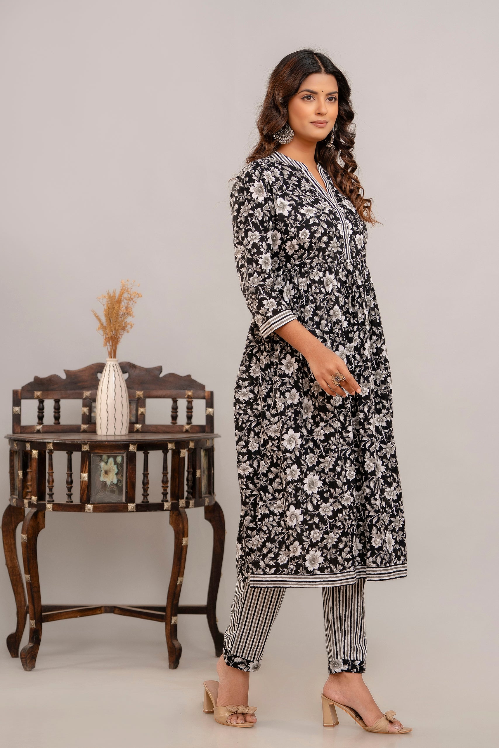 SUNEKH HIGH DEMAND KURTA SETS WITH HEAVY PRINT DESIGN