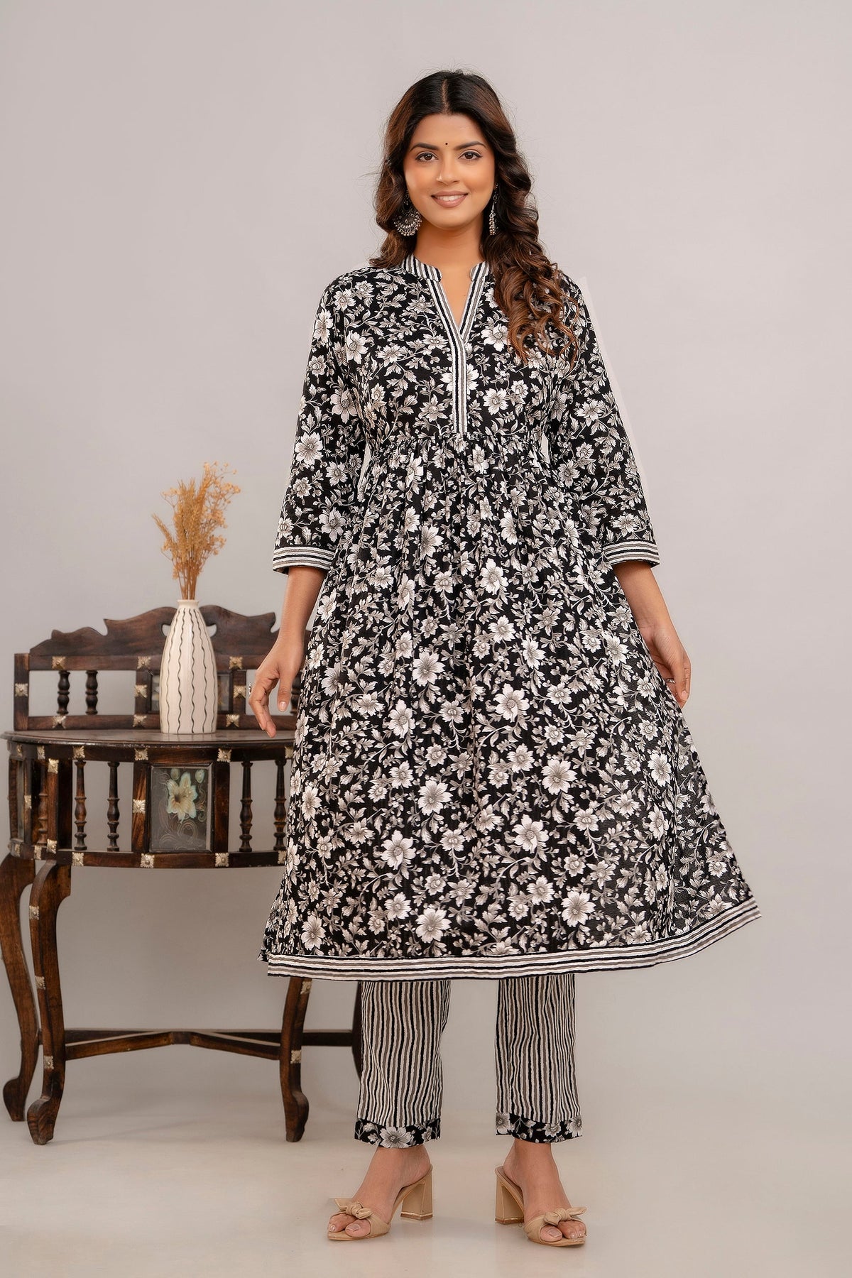 SUNEKH HIGH DEMAND KURTA SETS WITH HEAVY PRINT DESIGN