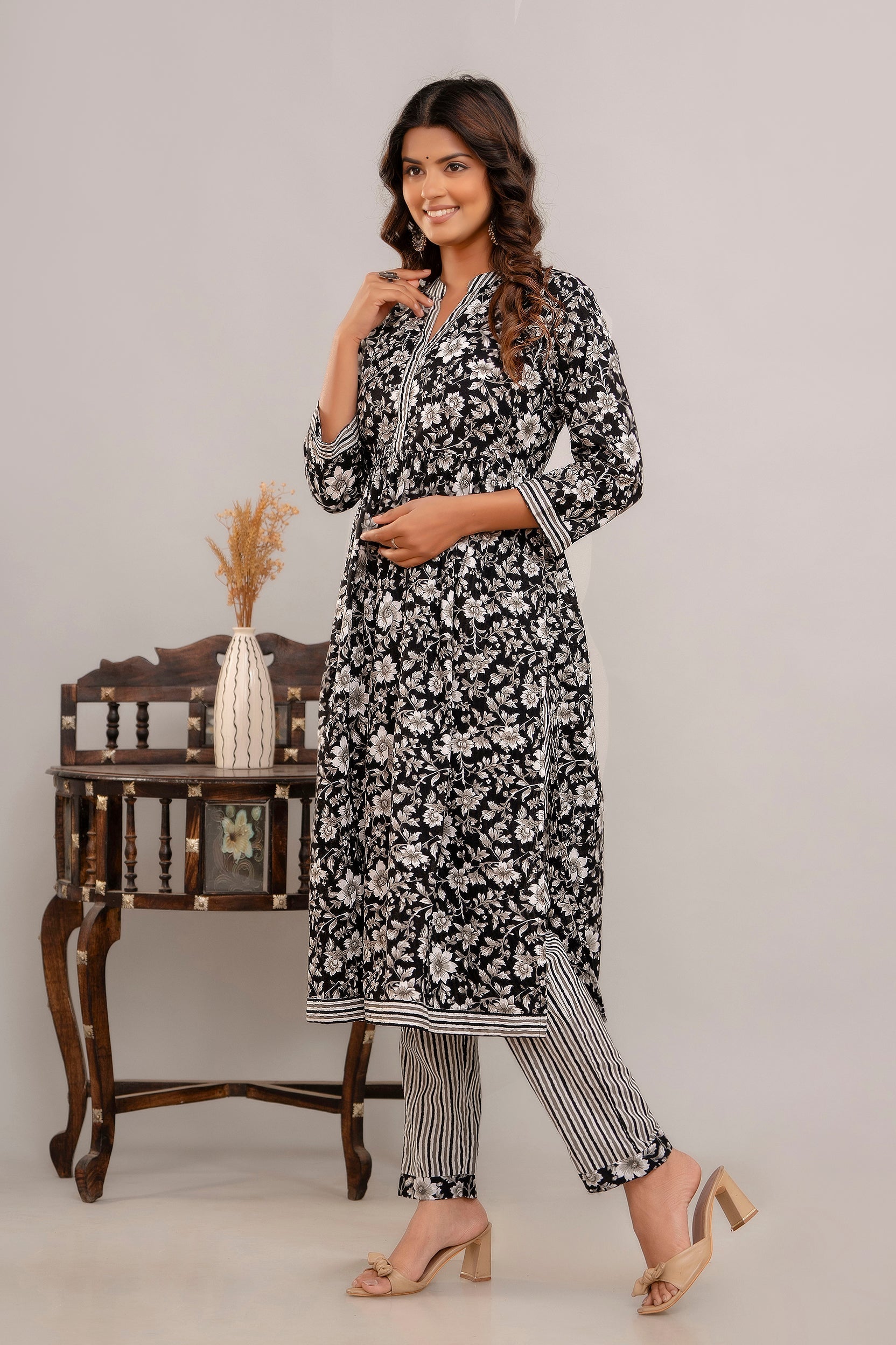 SUNEKH HIGH DEMAND KURTA SETS WITH HEAVY PRINT DESIGN