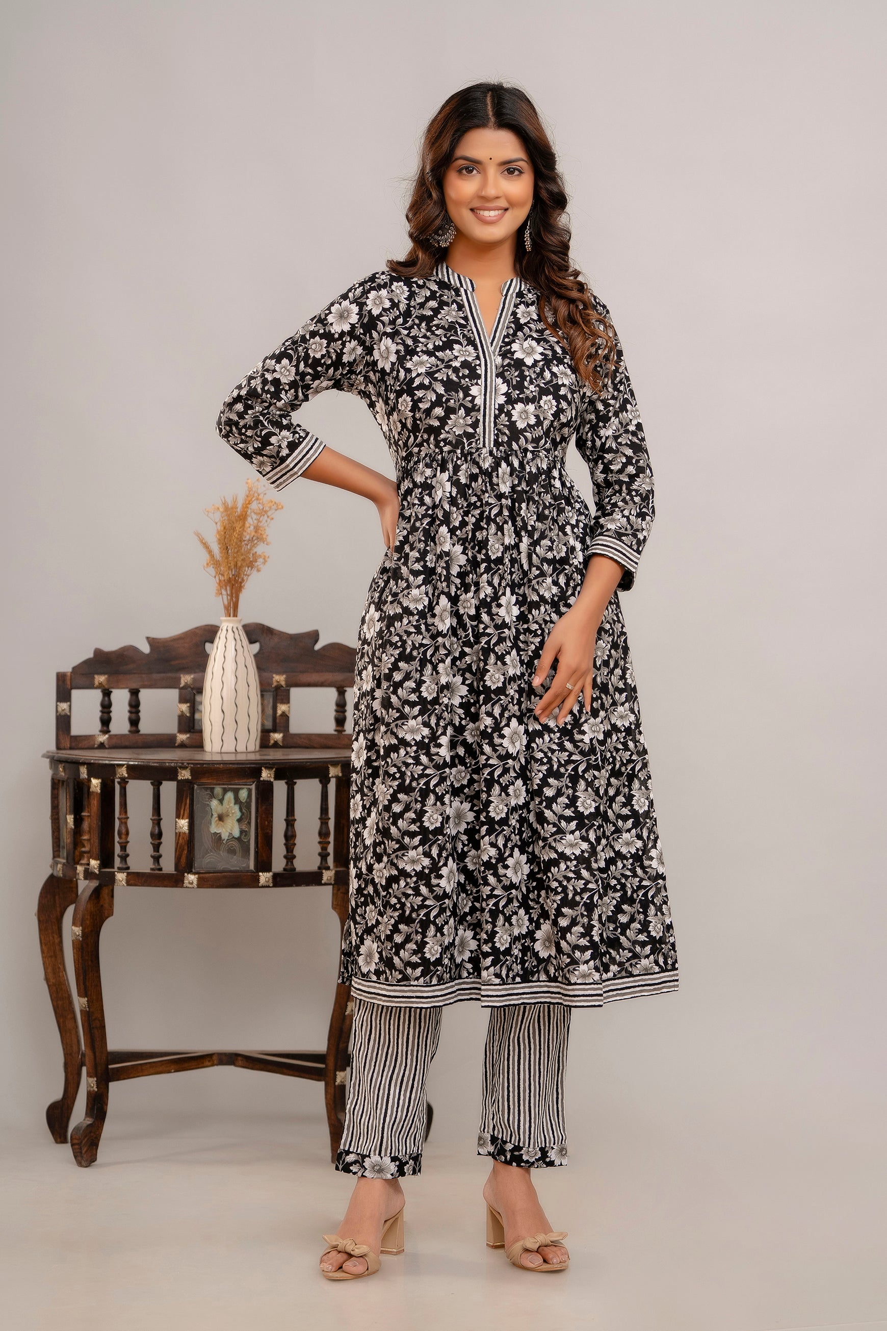 SUNEKH HIGH DEMAND KURTA SETS WITH HEAVY PRINT DESIGN